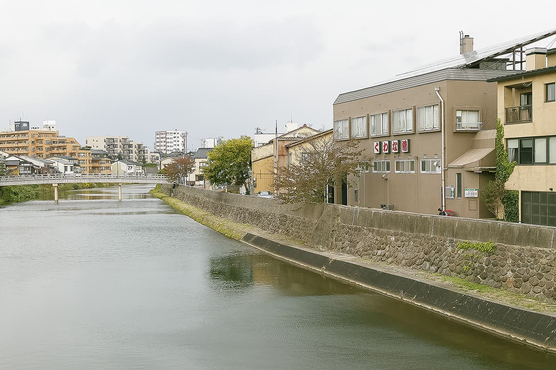 川沿いの銭湯